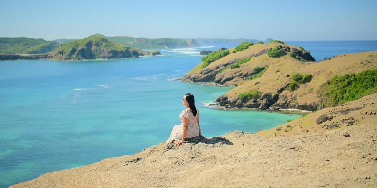 Lombok Private Sukarara Village, Kuta Beach, Merese Hill and Tanjuang Aan Day Tour