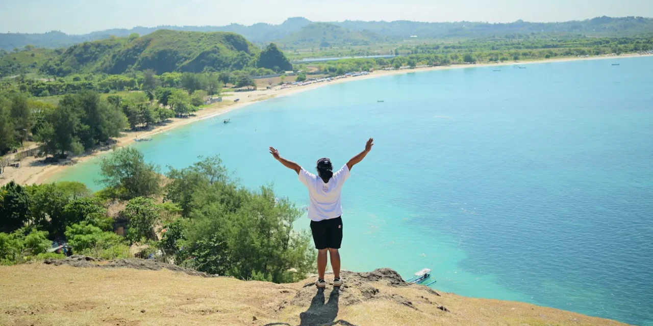 Lombok Private Sukarare Village, Merese Hill, and Tanjung Aan Sunset Tour