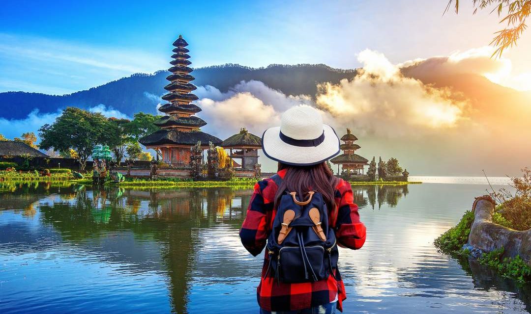 North Bali: Ulun Danu, Waterfalls, Swing and Monkey Forest