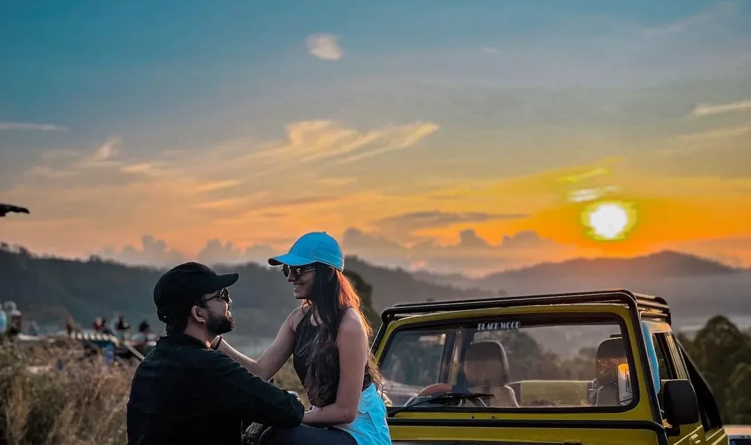 4WD Jeep Sunrise Tour With Photographer